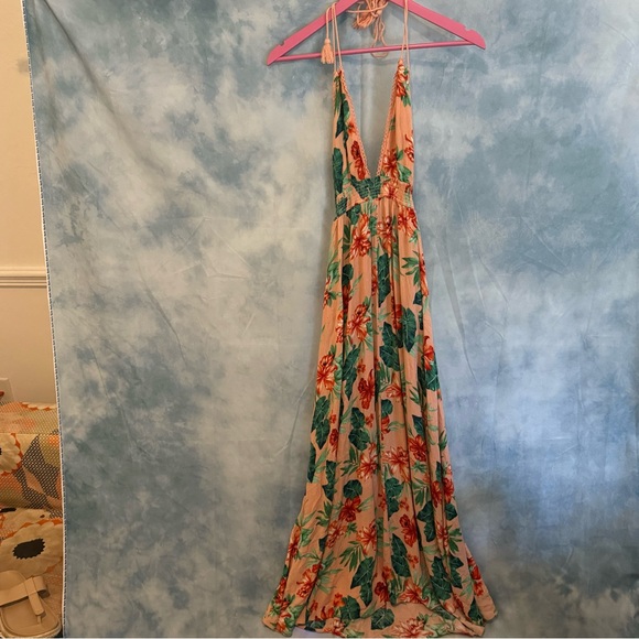 Forever 21 Dresses & Skirts - Flowy pink floral backless maxi dress • halter top with plunging neckline